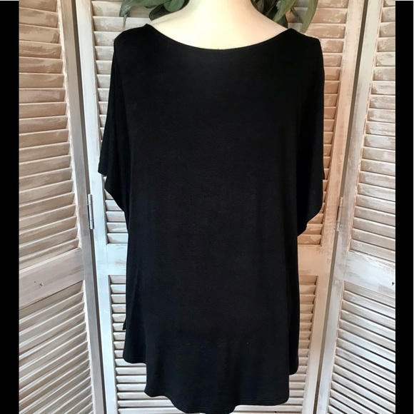 CURVY FLUTTER SLEEVE TOP W/ LACE NECKLINE 1XL & 2 XL - Picture 3 of 7